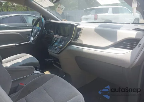 2015 Toyota Sienna Le 7 Passenger/Le 8 Passenger из США, поврежденный, VIN 5TDKK3DC8FS587644